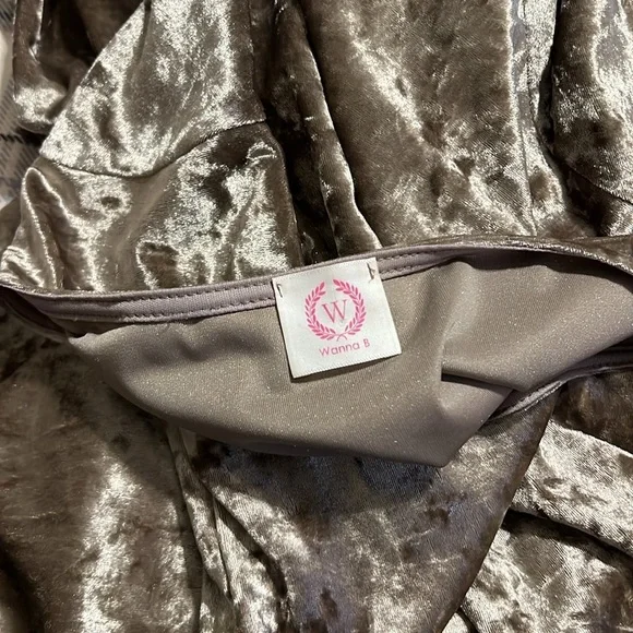 Wanna B medium crushed velvet dress 3/4 sleeve elastic waist has pockets unlined - Picture 13 of 15